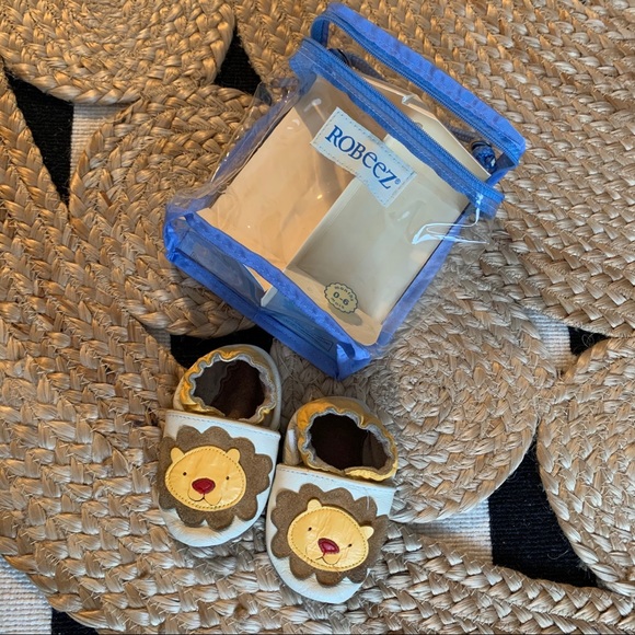 0-6 month soft sole lion Robeez - Picture 3 of 3